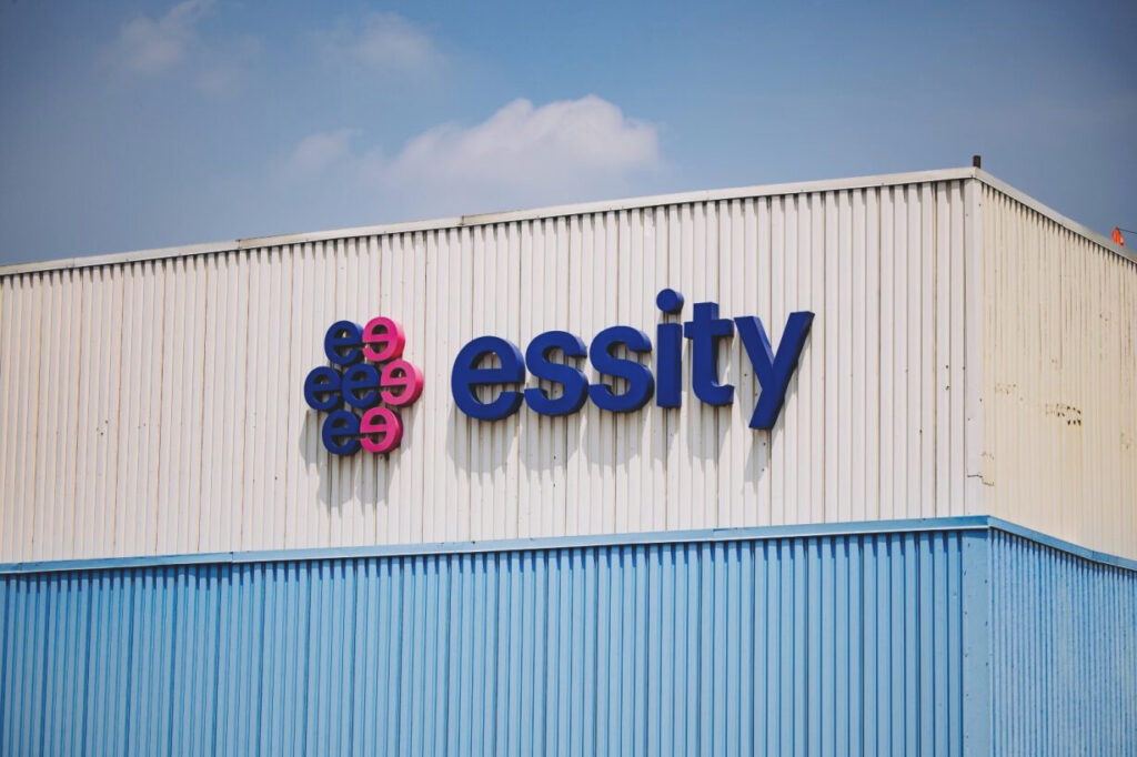 FOTO Essity Logo fachada fábrica